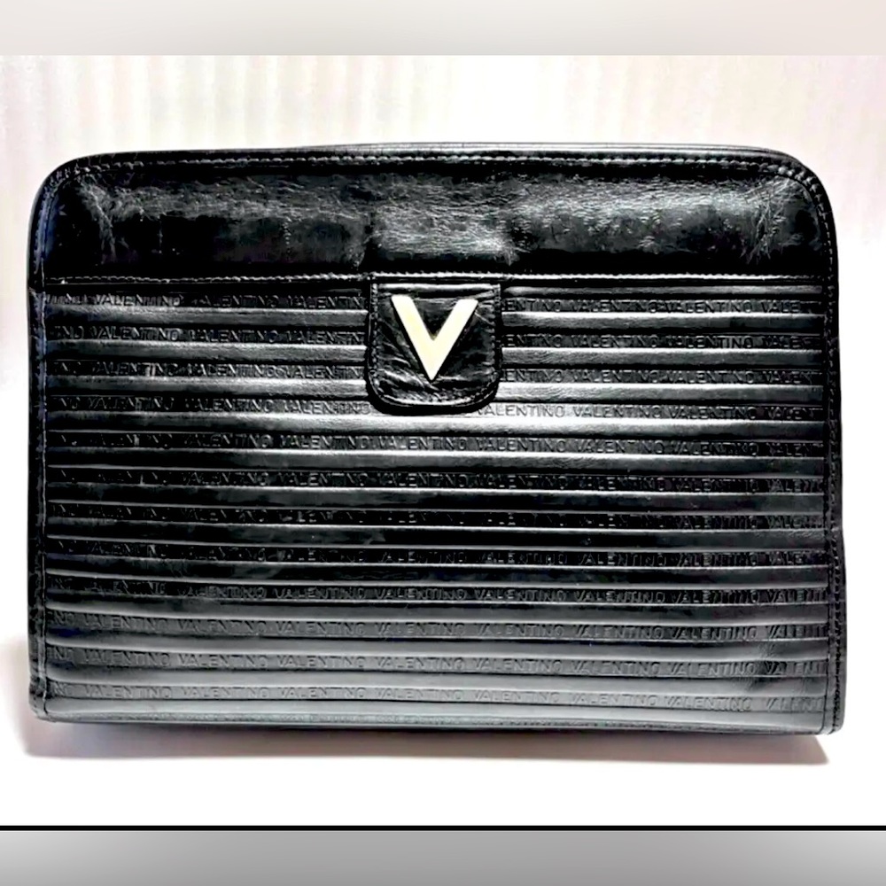 VALENTINO Clutch w/ Silver Hardware ✨